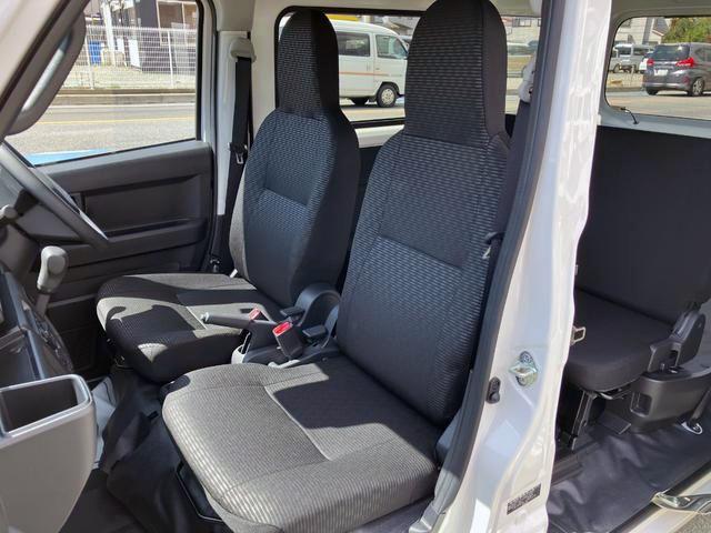ハイゼットカーゴＤＸ　４ＷＤ　ＣＶＴ　ＡＭ／ＦＭラジオデッキスマートアシスト・コーナーセンサー・３モード電子制御４ＷＤ（ＣＶＴ車）・荷室長１，９１５ｍｍ・荷室幅１，４１０ｍｍ・荷室高１，２５０ｍｍ・ハロゲンヘッドランプ・マニュアルエアコン（山梨県）の中古車