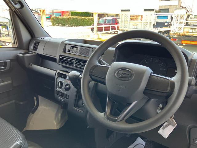 ハイゼットカーゴデラックス　４ＷＤ　ＣＶＴ　ＡＭ／ＦＭラジオデッキスマートアシスト・コーナーセンサー・３モード電子制御４ＷＤ（ＣＶＴ車）・荷室長１，９１５ｍｍ・荷室幅１，４１０ｍｍ・荷室高１，２５０ｍｍ・ハロゲンヘッドランプ・マニュアルエアコン（山梨県）の中古車