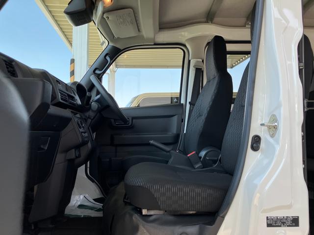 ハイゼットカーゴデラックス　４ＷＤ　ＣＶＴ　ＡＭ／ＦＭラジオデッキスマートアシスト・コーナーセンサー・３モード電子制御４ＷＤ（ＣＶＴ車）・荷室長１，９１５ｍｍ・荷室幅１，４１０ｍｍ・荷室高１，２５０ｍｍ・ハロゲンヘッドランプ・マニュアルエアコン（山梨県）の中古車