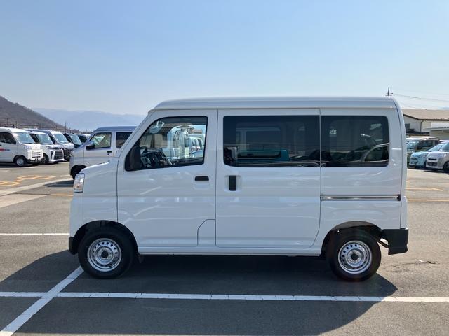 ハイゼットカーゴデラックス　４ＷＤ　ＣＶＴ　ＡＭ／ＦＭラジオデッキスマートアシスト・コーナーセンサー・３モード電子制御４ＷＤ（ＣＶＴ車）・荷室長１，９１５ｍｍ・荷室幅１，４１０ｍｍ・荷室高１，２５０ｍｍ・ハロゲンヘッドランプ・マニュアルエアコン（山梨県）の中古車