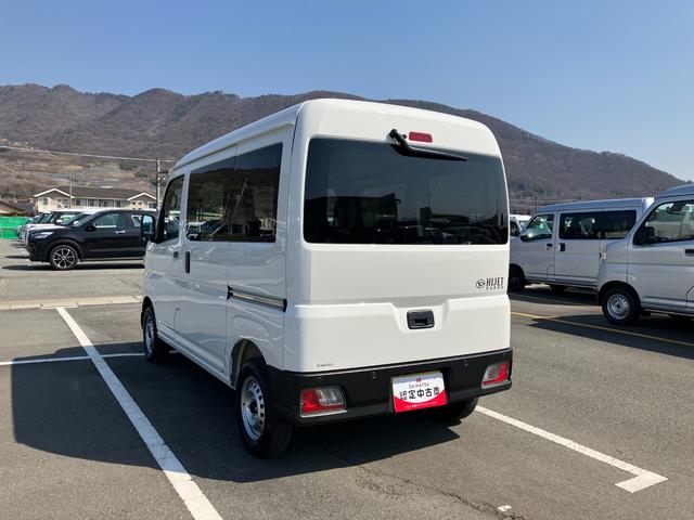 ハイゼットカーゴデラックス　４ＷＤ　ＣＶＴ　ＡＭ／ＦＭラジオデッキスマートアシスト・コーナーセンサー・３モード電子制御４ＷＤ（ＣＶＴ車）・荷室長１，９１５ｍｍ・荷室幅１，４１０ｍｍ・荷室高１，２５０ｍｍ・ハロゲンヘッドランプ・マニュアルエアコン（山梨県）の中古車