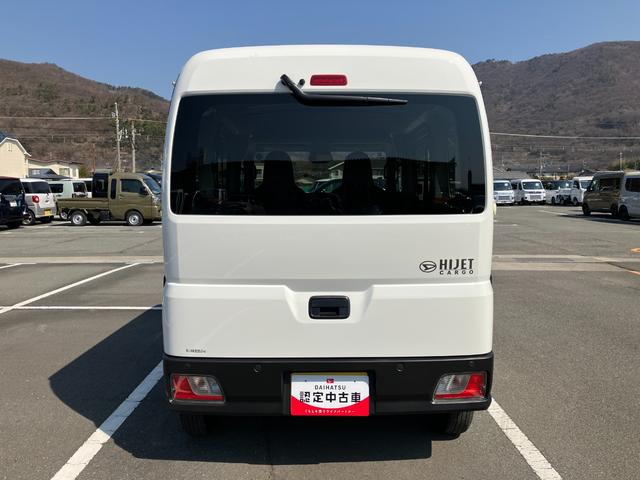 ハイゼットカーゴデラックス　４ＷＤ　ＣＶＴ　ＡＭ／ＦＭラジオデッキスマートアシスト・コーナーセンサー・３モード電子制御４ＷＤ（ＣＶＴ車）・荷室長１，９１５ｍｍ・荷室幅１，４１０ｍｍ・荷室高１，２５０ｍｍ・ハロゲンヘッドランプ・マニュアルエアコン（山梨県）の中古車