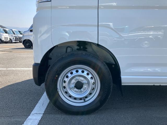 ハイゼットカーゴデラックス　４ＷＤ　ＣＶＴ　ＡＭ／ＦＭラジオデッキスマートアシスト・コーナーセンサー・３モード電子制御４ＷＤ（ＣＶＴ車）・荷室長１，９１５ｍｍ・荷室幅１，４１０ｍｍ・荷室高１，２５０ｍｍ・ハロゲンヘッドランプ・マニュアルエアコン（山梨県）の中古車
