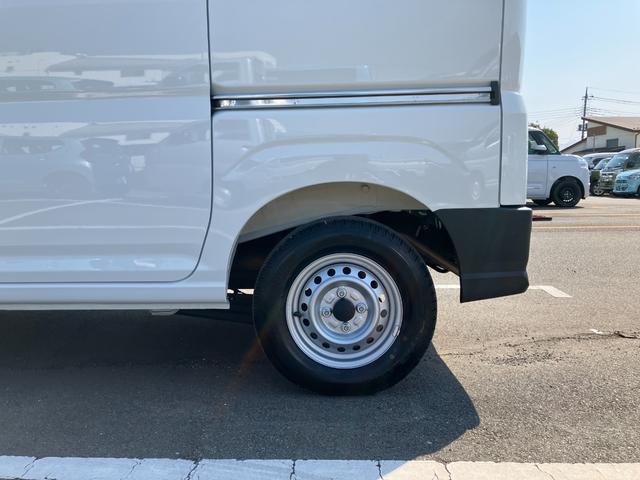 ハイゼットカーゴデラックス　４ＷＤ　ＣＶＴ　ＡＭ／ＦＭラジオデッキスマートアシスト・コーナーセンサー・３モード電子制御４ＷＤ（ＣＶＴ車）・荷室長１，９１５ｍｍ・荷室幅１，４１０ｍｍ・荷室高１，２５０ｍｍ・ハロゲンヘッドランプ・マニュアルエアコン（山梨県）の中古車