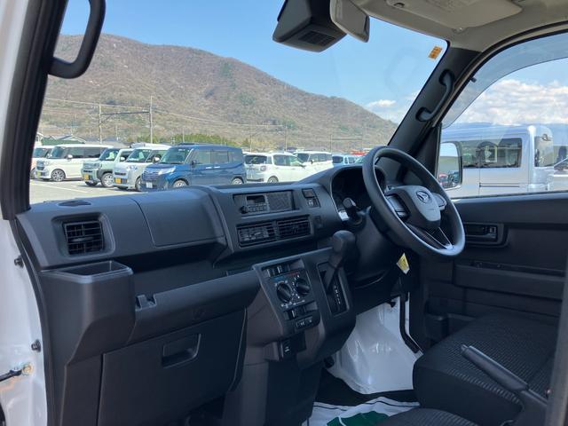 ハイゼットカーゴデラックス　４ＷＤ　ＣＶＴスマートアシスト・コーナーセンサー・３モード電子制御４ＷＤ（ＣＶＴ車）・荷室長１，９１５ｍｍ・荷室幅１，４１０ｍｍ・荷室高１，２５０ｍｍ・ハロゲンヘッドランプ・マニュアルエアコン（山梨県）の中古車