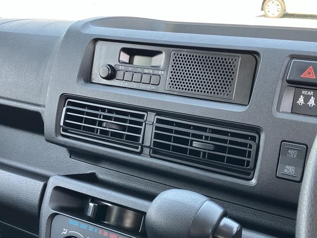 ハイゼットカーゴデラックス　４ＷＤ　ＣＶＴスマートアシスト・コーナーセンサー・３モード電子制御４ＷＤ（ＣＶＴ車）・荷室長１，９１５ｍｍ・荷室幅１，４１０ｍｍ・荷室高１，２５０ｍｍ・ハロゲンヘッドランプ・マニュアルエアコン（山梨県）の中古車