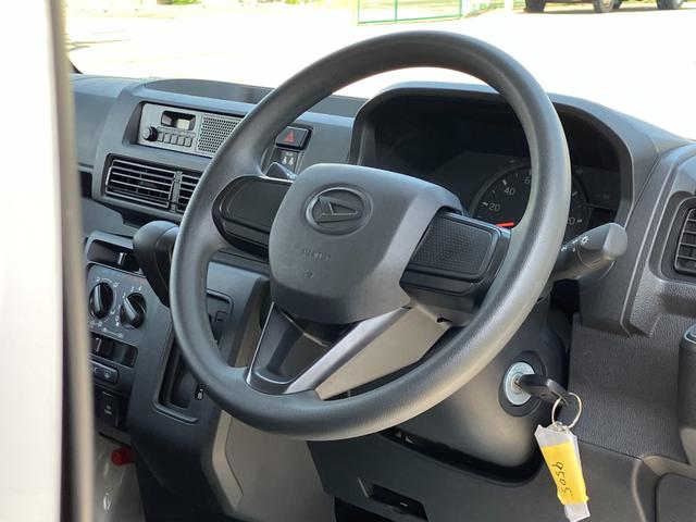 ハイゼットカーゴデラックス　４ＷＤ　ＣＶＴスマートアシスト・コーナーセンサー・３モード電子制御４ＷＤ（ＣＶＴ車）・荷室長１，９１５ｍｍ・荷室幅１，４１０ｍｍ・荷室高１，２５０ｍｍ・ハロゲンヘッドランプ・マニュアルエアコン（山梨県）の中古車