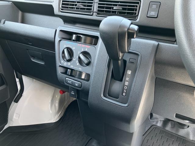 ハイゼットカーゴデラックス　４ＷＤ　ＣＶＴスマートアシスト・コーナーセンサー・３モード電子制御４ＷＤ（ＣＶＴ車）・荷室長１，９１５ｍｍ・荷室幅１，４１０ｍｍ・荷室高１，２５０ｍｍ・ハロゲンヘッドランプ・マニュアルエアコン（山梨県）の中古車