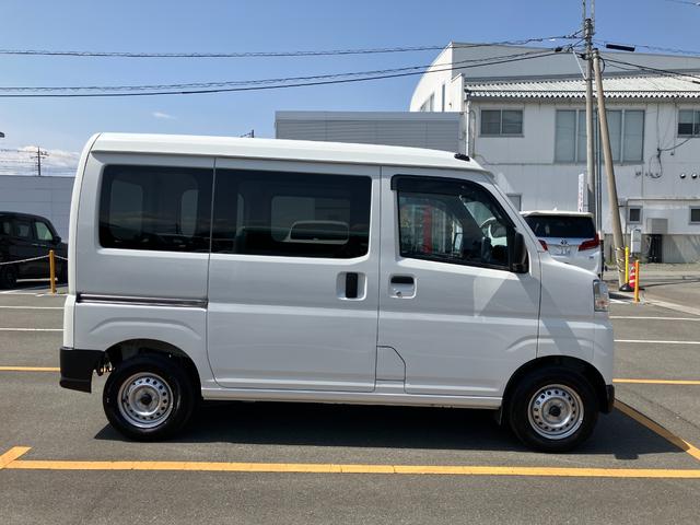 ハイゼットカーゴデラックス　４ＷＤ　ＣＶＴスマートアシスト・コーナーセンサー・３モード電子制御４ＷＤ（ＣＶＴ車）・荷室長１，９１５ｍｍ・荷室幅１，４１０ｍｍ・荷室高１，２５０ｍｍ・ハロゲンヘッドランプ・マニュアルエアコン（山梨県）の中古車