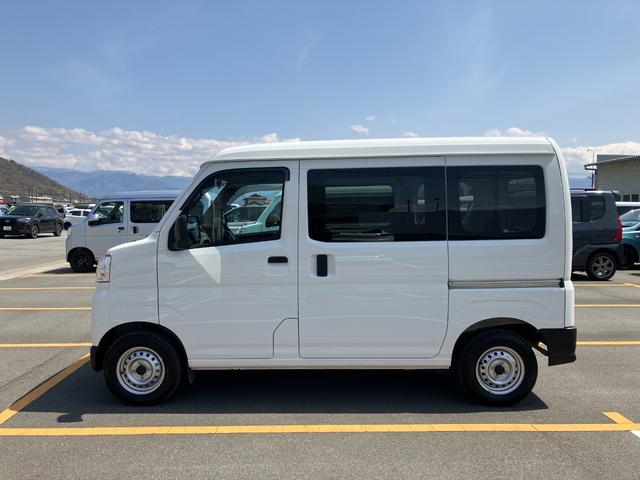 ハイゼットカーゴデラックス　４ＷＤ　ＣＶＴスマートアシスト・コーナーセンサー・３モード電子制御４ＷＤ（ＣＶＴ車）・荷室長１，９１５ｍｍ・荷室幅１，４１０ｍｍ・荷室高１，２５０ｍｍ・ハロゲンヘッドランプ・マニュアルエアコン（山梨県）の中古車