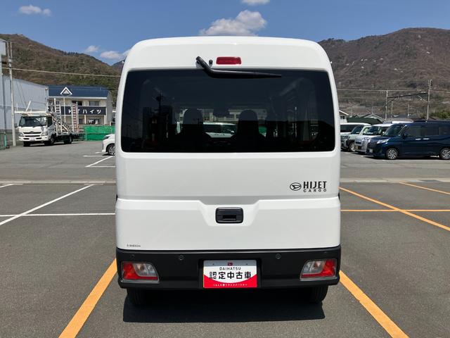 ハイゼットカーゴデラックス　４ＷＤ　ＣＶＴスマートアシスト・コーナーセンサー・３モード電子制御４ＷＤ（ＣＶＴ車）・荷室長１，９１５ｍｍ・荷室幅１，４１０ｍｍ・荷室高１，２５０ｍｍ・ハロゲンヘッドランプ・マニュアルエアコン（山梨県）の中古車