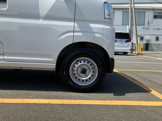 ハイゼットカーゴデラックス　４ＷＤ　ＣＶＴスマートアシスト・コーナーセンサー・３モード電子制御４ＷＤ（ＣＶＴ車）・荷室長１，９１５ｍｍ・荷室幅１，４１０ｍｍ・荷室高１，２５０ｍｍ・ハロゲンヘッドランプ・マニュアルエアコン（山梨県）の中古車