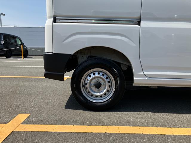 ハイゼットカーゴデラックス　４ＷＤ　ＣＶＴスマートアシスト・コーナーセンサー・３モード電子制御４ＷＤ（ＣＶＴ車）・荷室長１，９１５ｍｍ・荷室幅１，４１０ｍｍ・荷室高１，２５０ｍｍ・ハロゲンヘッドランプ・マニュアルエアコン（山梨県）の中古車