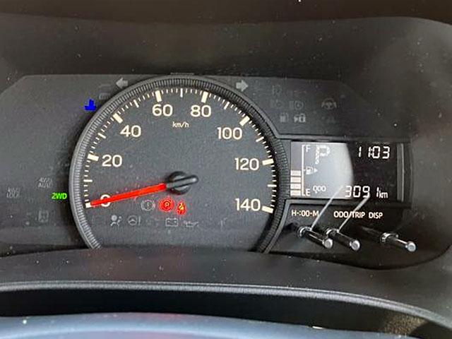 ハイゼットカーゴデラックス　４ＷＤ　ＣＶＴ　ＡＭ／ＦＭラジオデッキスマートアシスト・コーナーセンサー・３モード電子制御４ＷＤ（ＣＶＴ車）・荷室長１，９１５ｍｍ・荷室幅１，４１０ｍｍ・荷室高１，２５０ｍｍ・ハロゲンヘッドランプ・マニュアルエアコン（山梨県）の中古車
