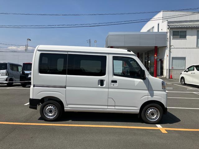 ハイゼットカーゴデラックス　４ＷＤ　ＣＶＴ　ＡＭ／ＦＭラジオデッキスマートアシスト・コーナーセンサー・３モード電子制御４ＷＤ（ＣＶＴ車）・荷室長１，９１５ｍｍ・荷室幅１，４１０ｍｍ・荷室高１，２５０ｍｍ・ハロゲンヘッドランプ・マニュアルエアコン（山梨県）の中古車