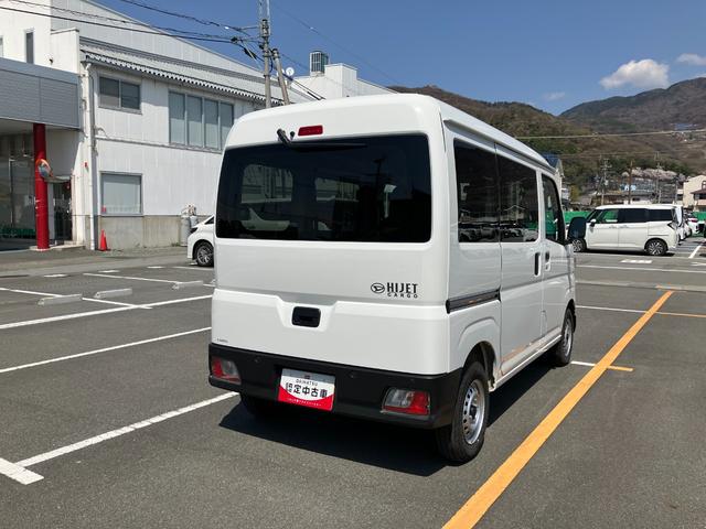 ハイゼットカーゴデラックス　４ＷＤ　ＣＶＴ　ＡＭ／ＦＭラジオデッキスマートアシスト・コーナーセンサー・３モード電子制御４ＷＤ（ＣＶＴ車）・荷室長１，９１５ｍｍ・荷室幅１，４１０ｍｍ・荷室高１，２５０ｍｍ・ハロゲンヘッドランプ・マニュアルエアコン（山梨県）の中古車