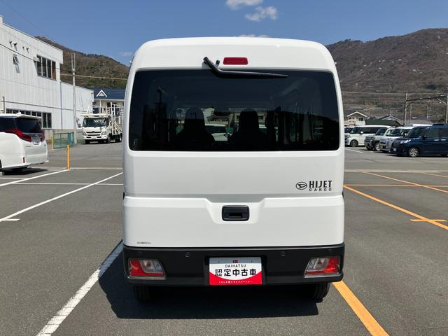 ハイゼットカーゴデラックス　４ＷＤ　ＣＶＴ　ＡＭ／ＦＭラジオデッキスマートアシスト・コーナーセンサー・３モード電子制御４ＷＤ（ＣＶＴ車）・荷室長１，９１５ｍｍ・荷室幅１，４１０ｍｍ・荷室高１，２５０ｍｍ・ハロゲンヘッドランプ・マニュアルエアコン（山梨県）の中古車