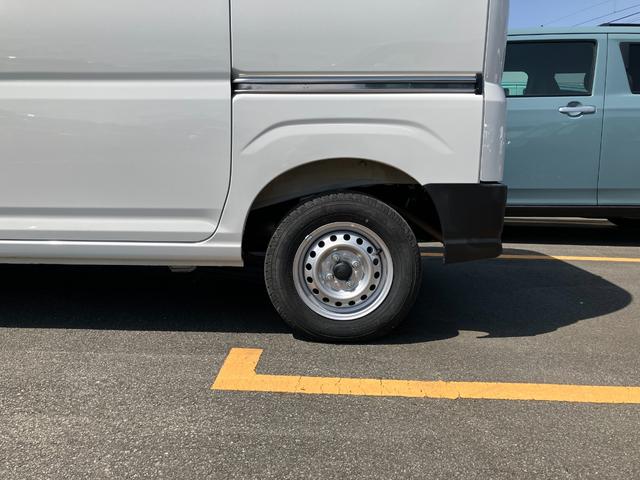 ハイゼットカーゴデラックス　４ＷＤ　ＣＶＴ　ＡＭ／ＦＭラジオデッキスマートアシスト・コーナーセンサー・３モード電子制御４ＷＤ（ＣＶＴ車）・荷室長１，９１５ｍｍ・荷室幅１，４１０ｍｍ・荷室高１，２５０ｍｍ・ハロゲンヘッドランプ・マニュアルエアコン（山梨県）の中古車