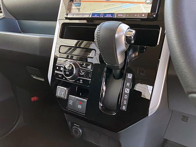 トールカスタムＧ　純正ナビ　前後ドラレコ　パノラマモニタースマートアシスト・ＬＥＤヘッドランプ・ＬＥＤフォグ・両側パワースライドドア・オートエアコン・パーキングブレーキ解除忘れ防止ブザー・ヘッドランプ自動消灯システム・プッシュエンジンスタート（山梨県）の中古車