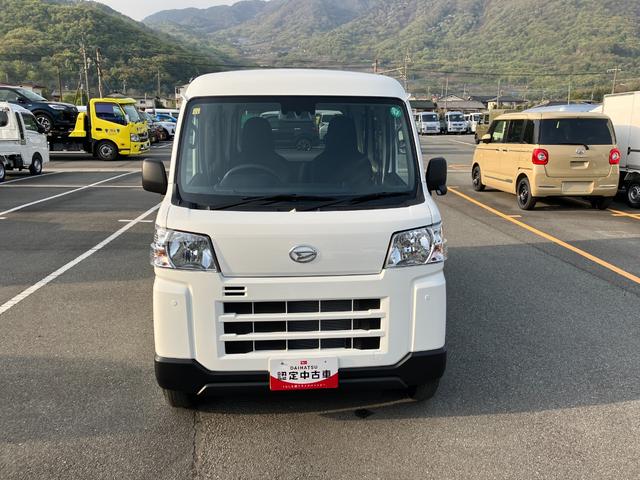 ハイゼットカーゴデラックス　４ＷＤ　ＣＶＴ　ＡＭ／ＦＭラジオデッキスマートアシスト・コーナーセンサー・３モード電子制御４ＷＤ（ＣＶＴ車）・荷室長１，９１５ｍｍ・荷室幅１，４１０ｍｍ・荷室高１，２５０ｍｍ・ハロゲンヘッドランプ・マニュアルエアコン（山梨県）の中古車