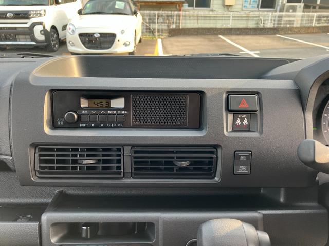ハイゼットカーゴデラックス　４ＷＤ　ＣＶＴ　ＡＭ／ＦＭラジオデッキスマートアシスト・コーナーセンサー・３モード電子制御４ＷＤ（ＣＶＴ車）・荷室長１，９１５ｍｍ・荷室幅１，４１０ｍｍ・荷室高１，２５０ｍｍ・ハロゲンヘッドランプ・マニュアルエアコン（山梨県）の中古車