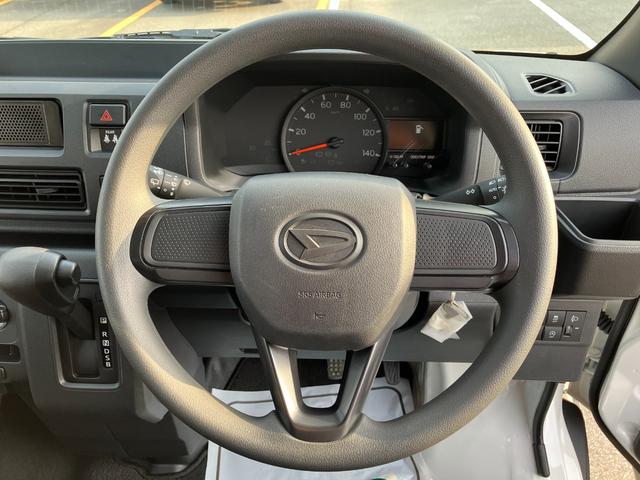 ハイゼットカーゴデラックス　４ＷＤ　ＣＶＴ　ＡＭ／ＦＭラジオデッキスマートアシスト・コーナーセンサー・３モード電子制御４ＷＤ（ＣＶＴ車）・荷室長１，９１５ｍｍ・荷室幅１，４１０ｍｍ・荷室高１，２５０ｍｍ・ハロゲンヘッドランプ・マニュアルエアコン（山梨県）の中古車