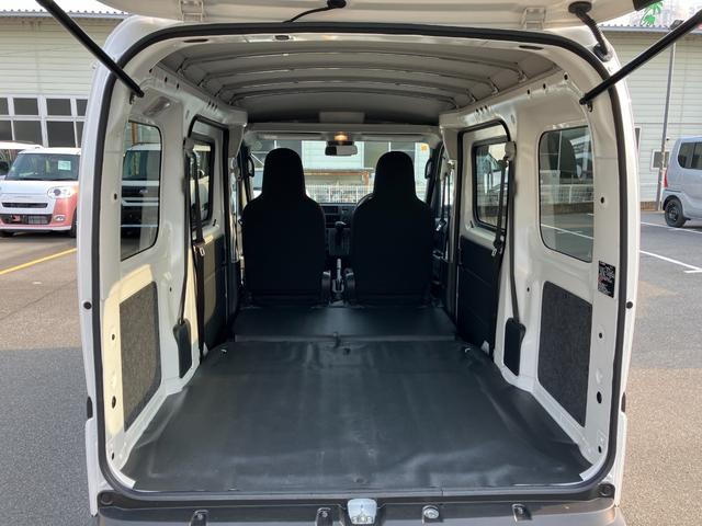 ハイゼットカーゴデラックス　４ＷＤ　ＣＶＴ　ＡＭ／ＦＭラジオデッキスマートアシスト・コーナーセンサー・３モード電子制御４ＷＤ（ＣＶＴ車）・荷室長１，９１５ｍｍ・荷室幅１，４１０ｍｍ・荷室高１，２５０ｍｍ・ハロゲンヘッドランプ・マニュアルエアコン（山梨県）の中古車