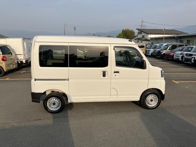 ハイゼットカーゴデラックス　４ＷＤ　ＣＶＴ　ＡＭ／ＦＭラジオデッキスマートアシスト・コーナーセンサー・３モード電子制御４ＷＤ（ＣＶＴ車）・荷室長１，９１５ｍｍ・荷室幅１，４１０ｍｍ・荷室高１，２５０ｍｍ・ハロゲンヘッドランプ・マニュアルエアコン（山梨県）の中古車
