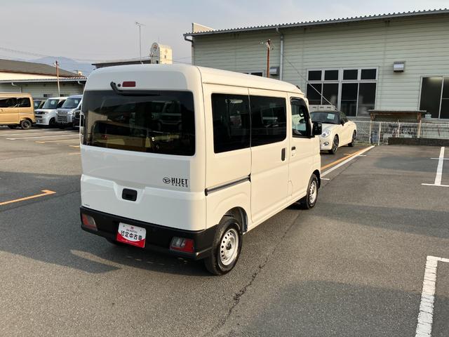 ハイゼットカーゴデラックス　４ＷＤ　ＣＶＴ　ＡＭ／ＦＭラジオデッキスマートアシスト・コーナーセンサー・３モード電子制御４ＷＤ（ＣＶＴ車）・荷室長１，９１５ｍｍ・荷室幅１，４１０ｍｍ・荷室高１，２５０ｍｍ・ハロゲンヘッドランプ・マニュアルエアコン（山梨県）の中古車
