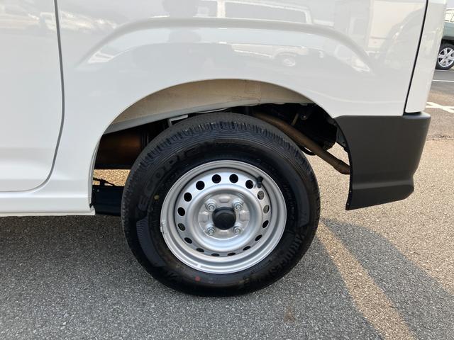 ハイゼットカーゴデラックス　４ＷＤ　ＣＶＴ　ＡＭ／ＦＭラジオデッキスマートアシスト・コーナーセンサー・３モード電子制御４ＷＤ（ＣＶＴ車）・荷室長１，９１５ｍｍ・荷室幅１，４１０ｍｍ・荷室高１，２５０ｍｍ・ハロゲンヘッドランプ・マニュアルエアコン（山梨県）の中古車