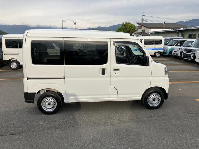 ハイゼットカーゴＤＸ　４ＷＤ　ＣＶＴ　純正ＣＤデッキ　マニュアルエアコンスマートアシスト・コーナーセンサー・３モード電子制御４ＷＤ（ＣＶＴ車）・荷室長１，９１５ｍｍ・荷室幅１，４１０ｍｍ・荷室高１，２５０ｍｍ・ハロゲンヘッドランプ・マニュアルエアコン（山梨県）の中古車
