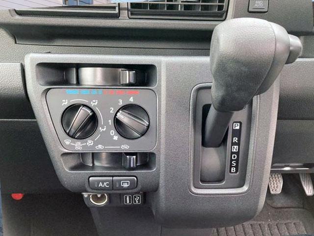 ハイゼットカーゴデラックス　４ＷＤ　ＣＶＴ　ＡＭ／ＦＭラジオデッキスマートアシスト・コーナーセンサー・３モード電子制御４ＷＤ（ＣＶＴ車）・荷室長１，９１５ｍｍ・荷室幅１，４１０ｍｍ・荷室高１，２５０ｍｍ・ハロゲンヘッドランプ・マニュアルエアコン（山梨県）の中古車