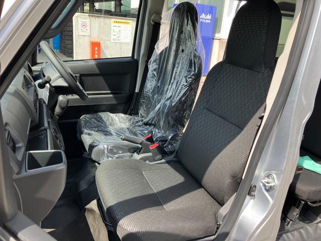 ハイゼットカーゴデラックス　４ＷＤ　ＣＶＴ　ＡＭ／ＦＭラジオデッキスマートアシスト・コーナーセンサー・３モード電子制御４ＷＤ（ＣＶＴ車）・荷室長１，９１５ｍｍ・荷室幅１，４１０ｍｍ・荷室高１，２５０ｍｍ・ハロゲンヘッドランプ・マニュアルエアコン（山梨県）の中古車
