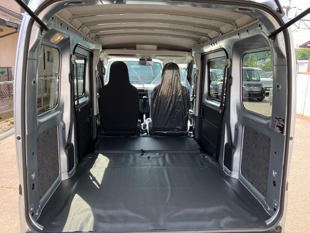 ハイゼットカーゴデラックス　４ＷＤ　ＣＶＴ　ＡＭ／ＦＭラジオデッキスマートアシスト・コーナーセンサー・３モード電子制御４ＷＤ（ＣＶＴ車）・荷室長１，９１５ｍｍ・荷室幅１，４１０ｍｍ・荷室高１，２５０ｍｍ・ハロゲンヘッドランプ・マニュアルエアコン（山梨県）の中古車