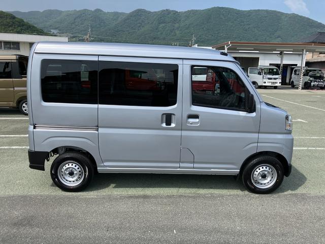 ハイゼットカーゴデラックス　４ＷＤ　ＣＶＴ　ＡＭ／ＦＭラジオデッキスマートアシスト・コーナーセンサー・３モード電子制御４ＷＤ（ＣＶＴ車）・荷室長１，９１５ｍｍ・荷室幅１，４１０ｍｍ・荷室高１，２５０ｍｍ・ハロゲンヘッドランプ・マニュアルエアコン（山梨県）の中古車