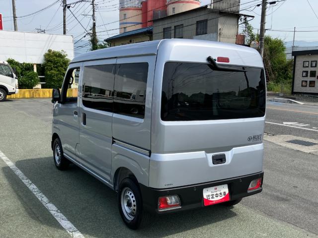 ハイゼットカーゴデラックス　４ＷＤ　ＣＶＴ　ＡＭ／ＦＭラジオデッキスマートアシスト・コーナーセンサー・３モード電子制御４ＷＤ（ＣＶＴ車）・荷室長１，９１５ｍｍ・荷室幅１，４１０ｍｍ・荷室高１，２５０ｍｍ・ハロゲンヘッドランプ・マニュアルエアコン（山梨県）の中古車