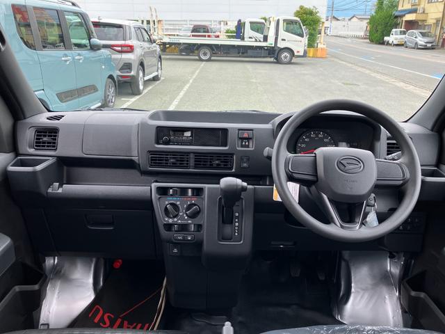 ハイゼットカーゴデラックス　４ＷＤ　ＣＶＴ　ＡＭ／ＦＭラジオデッキスマートアシスト・コーナーセンサー・３モード電子制御４ＷＤ（ＣＶＴ車）・荷室長１，９１５ｍｍ・荷室幅１，４１０ｍｍ・荷室高１，２５０ｍｍ・ハロゲンヘッドランプ・マニュアルエアコン（山梨県）の中古車