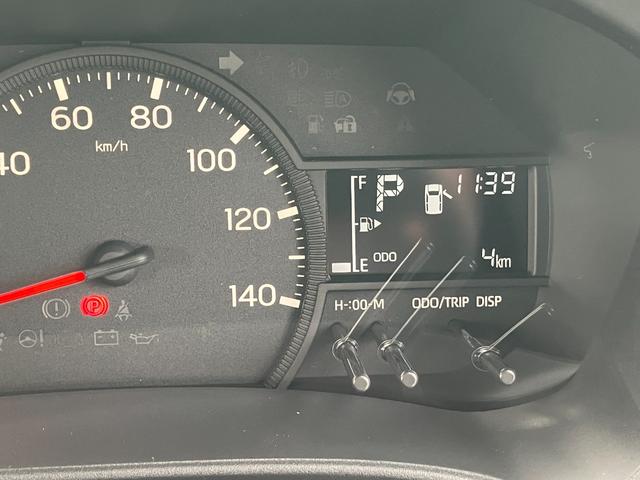ハイゼットカーゴデラックス　４ＷＤ　ＣＶＴ　ＡＭ／ＦＭラジオデッキスマートアシスト・コーナーセンサー・３モード電子制御４ＷＤ（ＣＶＴ車）・荷室長１，９１５ｍｍ・荷室幅１，４１０ｍｍ・荷室高１，２５０ｍｍ・ハロゲンヘッドランプ・マニュアルエアコン（山梨県）の中古車