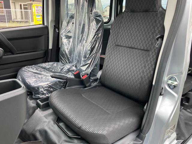 ハイゼットカーゴデラックス　４ＷＤ　ＣＶＴ　ＡＭ／ＦＭラジオデッキスマートアシスト・コーナーセンサー・３モード電子制御４ＷＤ（ＣＶＴ車）・荷室長１，９１５ｍｍ・荷室幅１，４１０ｍｍ・荷室高１，２５０ｍｍ・ハロゲンヘッドランプ・マニュアルエアコン（山梨県）の中古車