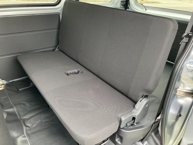 ハイゼットカーゴデラックス　４ＷＤ　ＣＶＴ　ＡＭ／ＦＭラジオデッキスマートアシスト・コーナーセンサー・３モード電子制御４ＷＤ（ＣＶＴ車）・荷室長１，９１５ｍｍ・荷室幅１，４１０ｍｍ・荷室高１，２５０ｍｍ・ハロゲンヘッドランプ・マニュアルエアコン（山梨県）の中古車