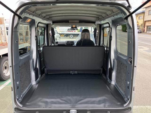 ハイゼットカーゴデラックス　４ＷＤ　ＣＶＴ　ＡＭ／ＦＭラジオデッキスマートアシスト・コーナーセンサー・３モード電子制御４ＷＤ（ＣＶＴ車）・荷室長１，９１５ｍｍ・荷室幅１，４１０ｍｍ・荷室高１，２５０ｍｍ・ハロゲンヘッドランプ・マニュアルエアコン（山梨県）の中古車