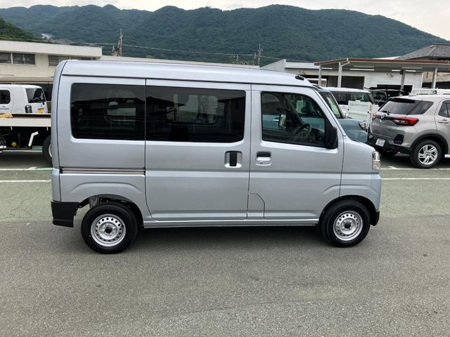 ハイゼットカーゴデラックス　４ＷＤ　ＣＶＴ　ＡＭ／ＦＭラジオデッキスマートアシスト・コーナーセンサー・３モード電子制御４ＷＤ（ＣＶＴ車）・荷室長１，９１５ｍｍ・荷室幅１，４１０ｍｍ・荷室高１，２５０ｍｍ・ハロゲンヘッドランプ・マニュアルエアコン（山梨県）の中古車