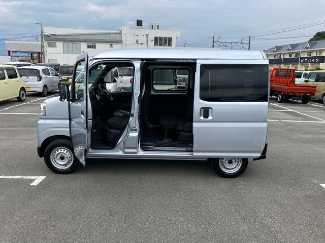 ハイゼットカーゴデラックス　４ＷＤ　ＣＶＴ　ＡＭ／ＦＭラジオデッキスマートアシスト・コーナーセンサー・３モード電子制御４ＷＤ（ＣＶＴ車）・荷室長１，９１５ｍｍ・荷室幅１，４１０ｍｍ・荷室高１，２５０ｍｍ・ハロゲンヘッドランプ・マニュアルエアコン（山梨県）の中古車