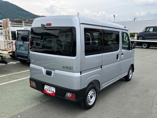 ハイゼットカーゴデラックス　４ＷＤ　ＣＶＴ　ＡＭ／ＦＭラジオデッキスマートアシスト・コーナーセンサー・３モード電子制御４ＷＤ（ＣＶＴ車）・荷室長１，９１５ｍｍ・荷室幅１，４１０ｍｍ・荷室高１，２５０ｍｍ・ハロゲンヘッドランプ・マニュアルエアコン（山梨県）の中古車