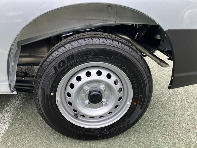 ハイゼットカーゴデラックス　４ＷＤ　ＣＶＴ　ＡＭ／ＦＭラジオデッキスマートアシスト・コーナーセンサー・３モード電子制御４ＷＤ（ＣＶＴ車）・荷室長１，９１５ｍｍ・荷室幅１，４１０ｍｍ・荷室高１，２５０ｍｍ・ハロゲンヘッドランプ・マニュアルエアコン（山梨県）の中古車