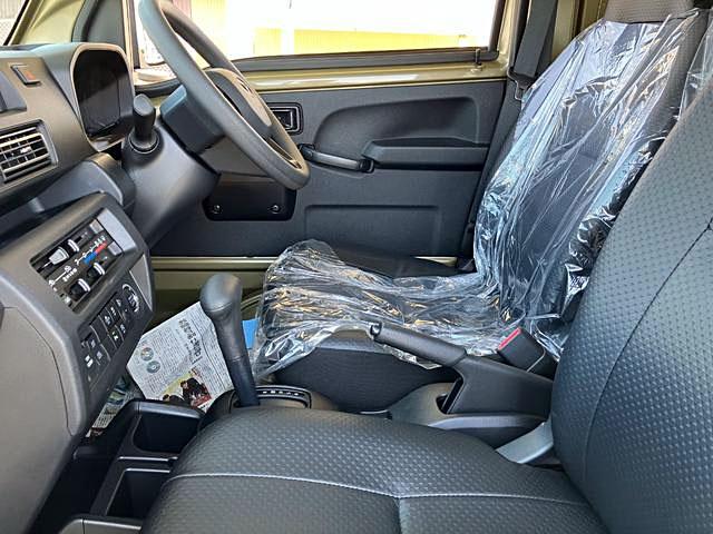 ハイゼットトラックジャンボスタンダード　４ＷＤ　ＣＶＴスマートアシスト・コーナーセンサー・切り替え式４ＷＤ（ＣＶＴ車）・荷台フロア長１，９９０ｍｍ・荷台長１，６５０ｍｍ・荷台幅１，４１０ｍｍ・マニュアルエアコン（山梨県）の中古車