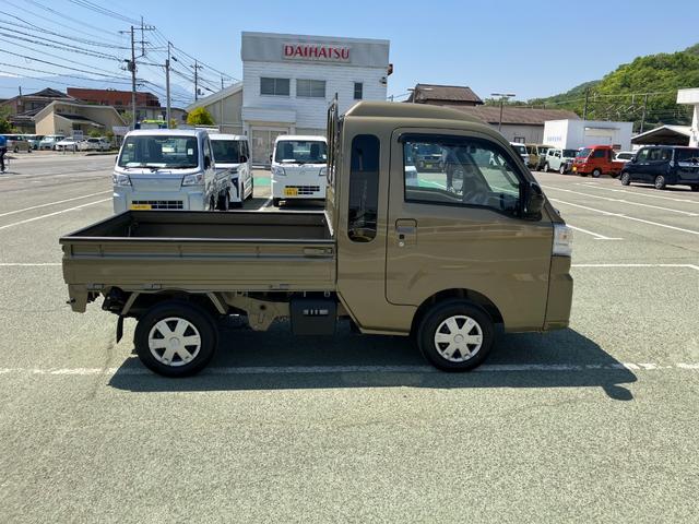 ハイゼットトラックジャンボスタンダード　４ＷＤ　ＣＶＴスマートアシスト・コーナーセンサー・切り替え式４ＷＤ（ＣＶＴ車）・荷台フロア長１，９９０ｍｍ・荷台長１，６５０ｍｍ・荷台幅１，４１０ｍｍ・マニュアルエアコン（山梨県）の中古車