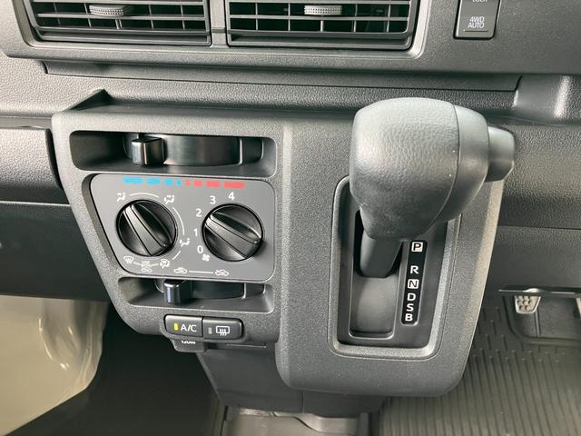 ハイゼットカーゴＤＸ　４ＷＤ　ＣＶＴＡＭ／ＦＭラジオデッキスマートアシスト・コーナーセンサー・３モード電子制御４ＷＤ（ＣＶＴ車）・荷室長１，９１５ｍｍ・荷室幅１，４１０ｍｍ・荷室高１，２５０ｍｍ・ハロゲンヘッドランプ・マニュアルエアコン（山梨県）の中古車