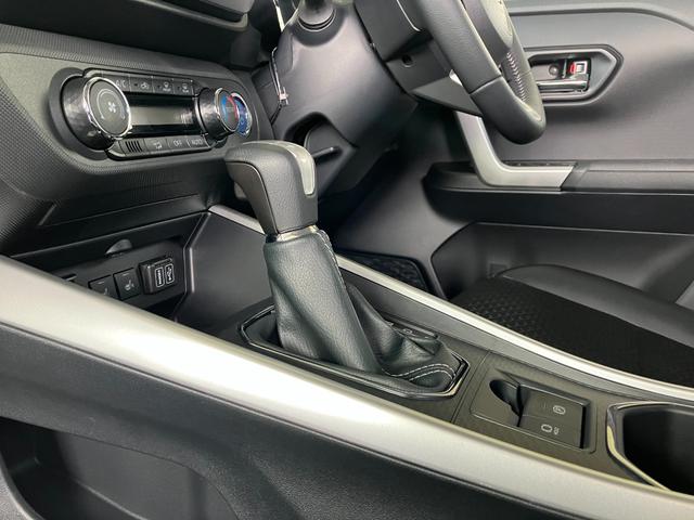 ロッキープレミアムＧ　ＨＥＶ　９インチプレミアムナビ　ＥＴＣスマートアシスト・コーナーセンサー・ハイブリッド専用１７インチアルミ・ＬＥＤヘッドランプ・（自動消灯システム）・シーケンシャルターンランプ・オートエアコン・運転席助手席シートヒーター（山梨県）の中古車