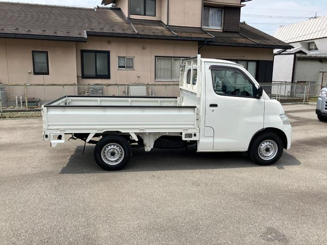 ライトエーストラックＤＸ　Ｘエディション　２ＷＤ　ＭＴパワーウィンドウ・ＣＤデッキ・マニュアルエアコン・５ＭＴ（山梨県）の中古車